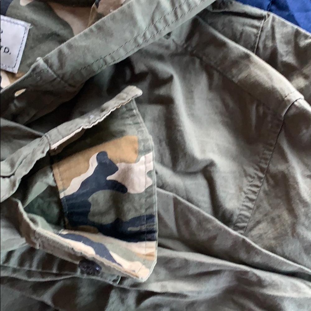 Button down - Picture 4 of 4